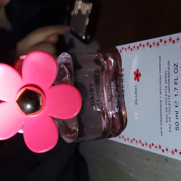 50mL bottle of Marc Jacobs perfume - Picture 2 of 2